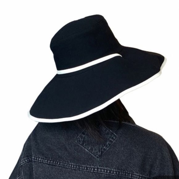 NEW Wide Rim Bucket Hat Black With White Trim⭐️⭐️⭐️⭐️⭐️